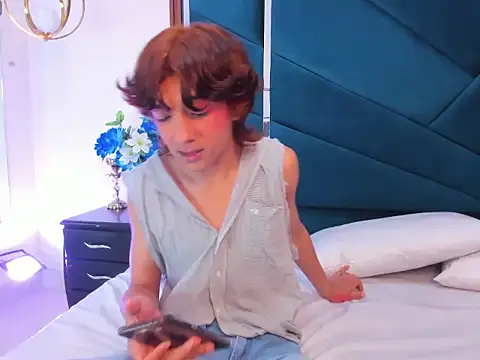 ConnorMontiel online show from June 15, 8:22 pm