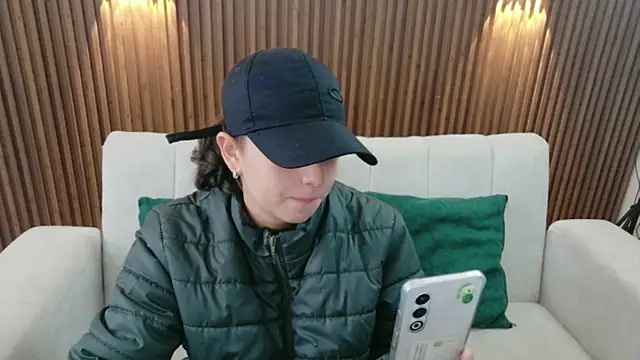 Snapshot of feelena_mysoull chatting on July 11, 7:05 pm feelena mysoull online show from July 11, 7:05 pm