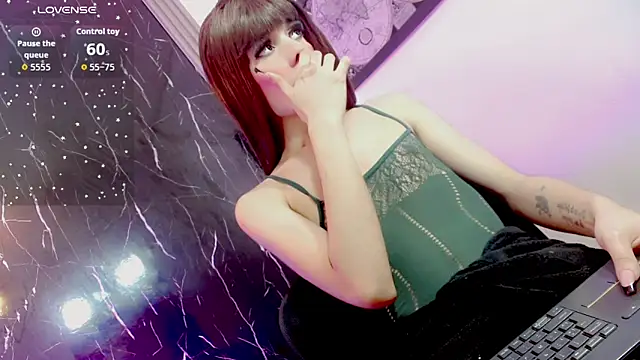 Snapshot of mirandad_ponce_ chatting on May 27, 12:02 pm mirandad ponce online show from May 27, 12:02 pm
