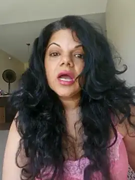 Snapshot of habibiforyou81 chatting on June 6, 5:17 pm habibiforyou81 online show from June 6, 5:17 pm
