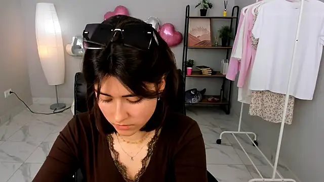 Snapshot of Barbara_Little chatting on May 27, 12:24 pm Barbara Little online show from May 27, 12:24 pm
