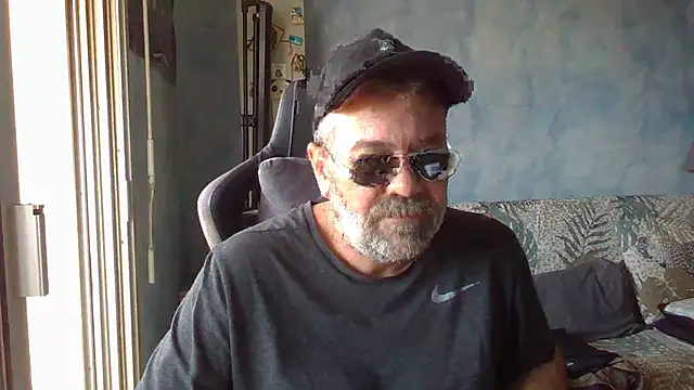Snapshot of panda_06200 chatting on June 2, 12:18 pm panda 06200 online show from June 2, 12:18 pm