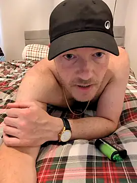 Snapshot of Straight_GuyUK chatting on June 27, 12:22 pm Straight GuyUK online show from June 27, 12:22 pm