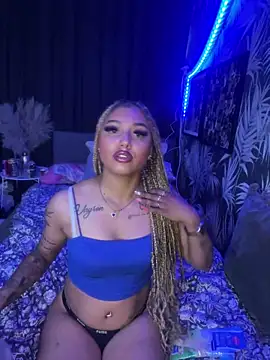 YoungXylena online show from May 28, 6:27 pm