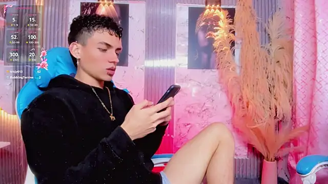 Snapshot of latino_boyy_ chatting on June 7, 1:59 pm latino boyy online show from June 7, 1:59 pm