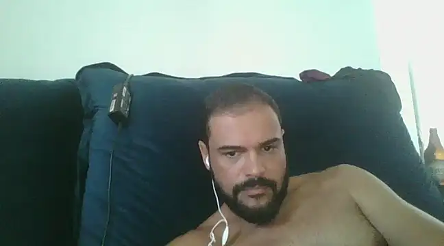 Snapshot of Pistola_faminta chatting on February 18, 1:44 pm Pistola faminta online show from February 18, 1:44 pm