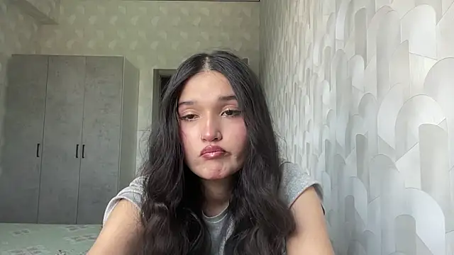 LisetteParajon online show from June 13, 5:05 am