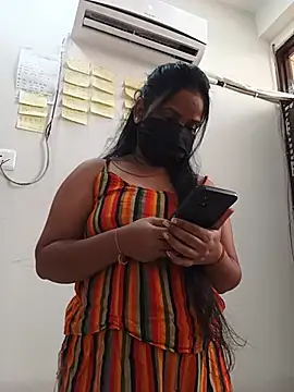 Snapshot of Riya_hot8 chatting on July 10, 8:07 am Riya hot8 online show from July 10, 8:07 am
