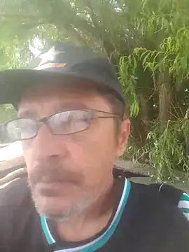 Snapshot of Cupidon1972 chatting on May 31, 7:37 am Cupidon1972 online show from May 31, 7:37 am