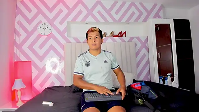 Snapshot of Joel_carterr chatting on June 20, 2:58 am Joel carterr online show from June 20, 2:58 am