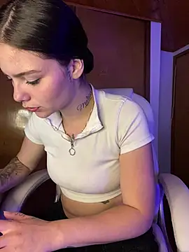Snapshot of Maia_afrodita chatting on June 10, 11:13 pm Maia afrodita online show from June 10, 11:13 pm