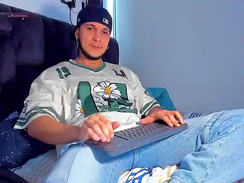 Snapshot of jacob_lautnerr chatting on June 3, 9:53 pm jacob lautnerr online show from June 3, 9:53 pm