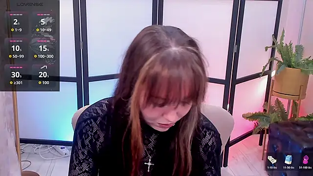 Hyuna Flowers online show from June 7, 3:32 am