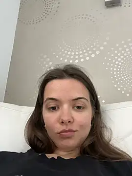 AGirlFromNarnia online show from June 26, 11:03 am