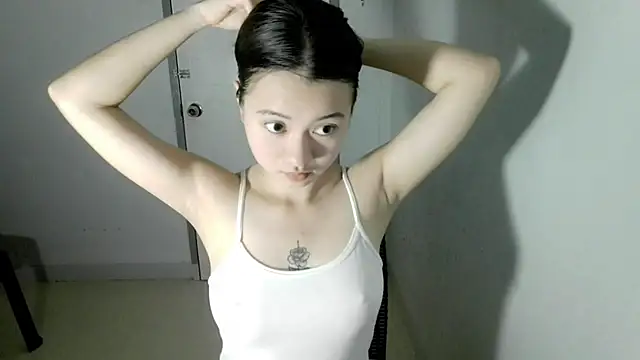 Snapshot of lily_cruzz chatting on May 30, 8:00 am lily cruzz online show from May 30, 8:00 am