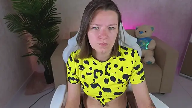 Snapshot of kira_hatti chatting on July 4, 7:47 am kira hatti online show from July 4, 7:47 am