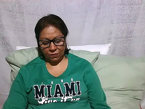 IndianSexyMilf69 online show from June 22, 3:08 am