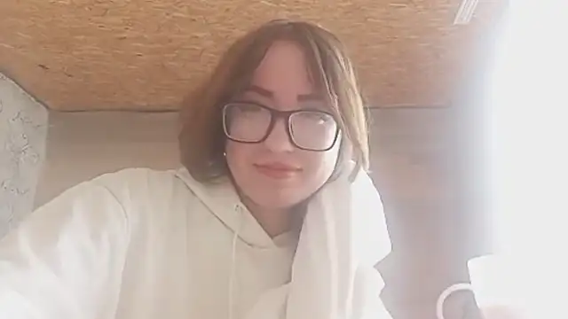Snapshot of OliviaMoment chatting on June 11, 9:18 am OliviaMoment online show from June 11, 9:18 am