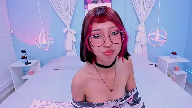 Snapshot of Venus_Rouge chatting on July 15, 3:34 am Venus Rouge online show from July 15, 3:34 am