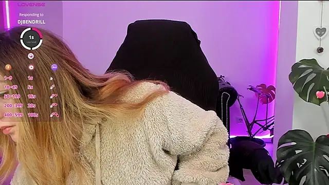 LindaWhite  online show from March 4, 4:20 pm