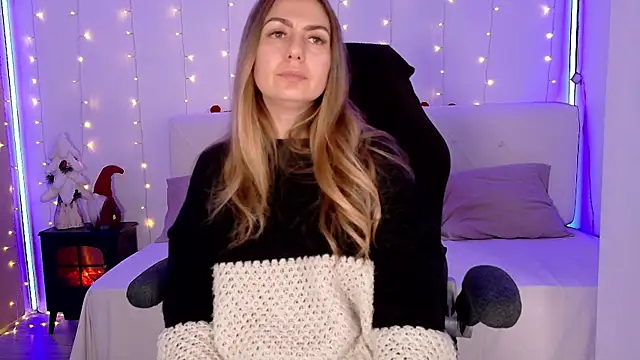 LindaWhite  online show from December 17, 5:19 pm