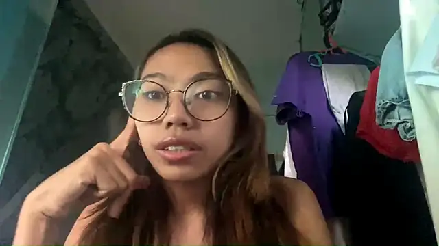 Snapshot of Elarisserose chatting on June 9, 12:00 am Elarisserose online show from June 9, 12:00 am