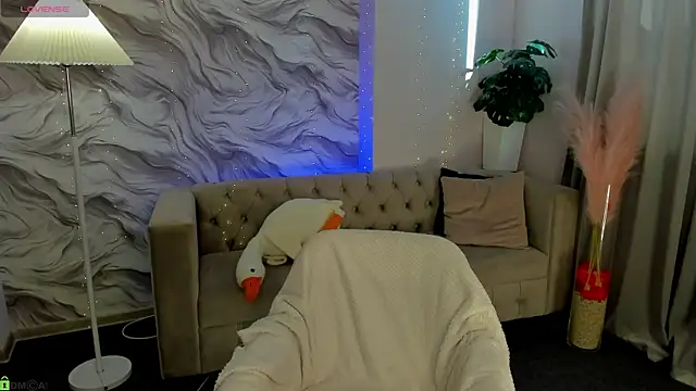 Kylie-Voss online show from July 6, 3:03 am