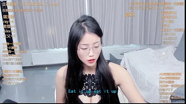 Snapshot of Momolith_924 chatting on July 7, 4:37 am Momolith 924 online show from July 7, 4:37 am
