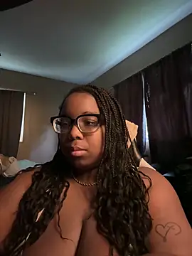 Snapshot of layitinme chatting on June 19, 1:37 pm layitinme online show from June 19, 1:37 pm