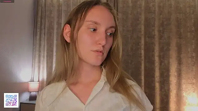JenevaLitalien online show from July 13, 3:37 pm