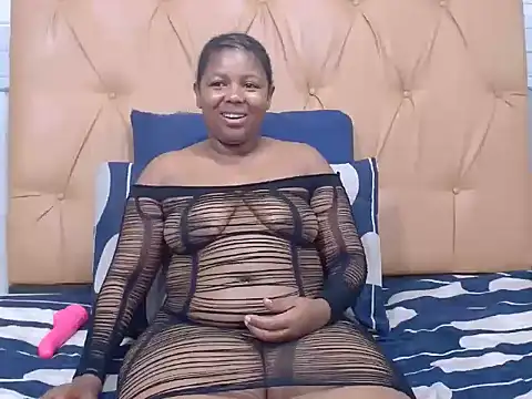 Snapshot of Mellowkittyyellow chatting on June 21, 6:54 pm Mellowkittyyellow online show from June 21, 6:54 pm