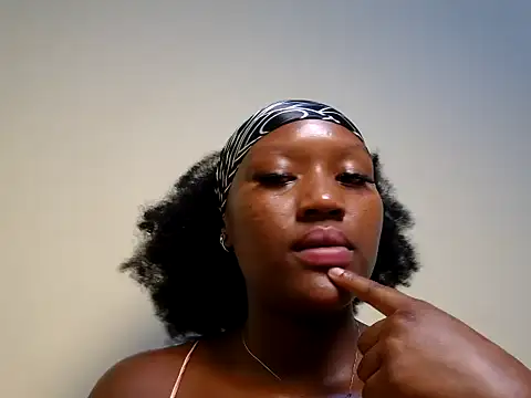 sexyroznnah online show from June 25, 9:19 pm