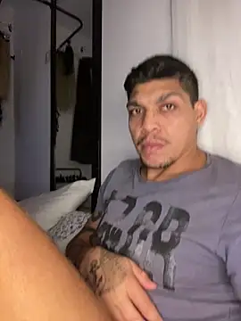 Snapshot of Tatuadomoreno23cm chatting on June 16, 11:07 pm Tatuadomoreno23cm online show from June 16, 11:07 pm