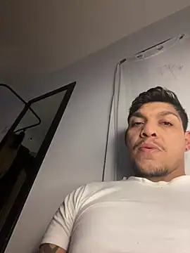 Snapshot of Tatuadomoreno23cm chatting on June 26, 8:57 pm Tatuadomoreno23cm online show from June 26, 8:57 pm