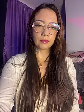 Snapshot of arilynn_ chatting on July 17, 4:52 am arilynn online show from July 17, 4:52 am