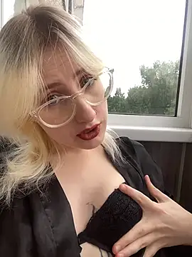xp blondie online show from June 11, 12:47 pm