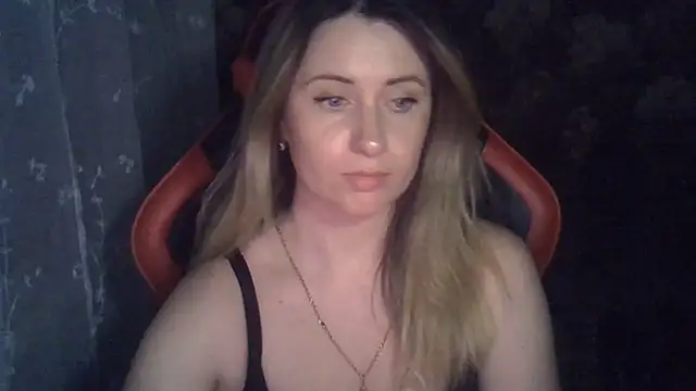 KiraKisskis online show from May 30, 6:38 pm