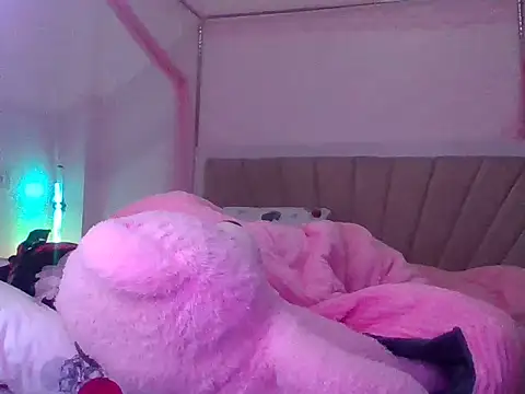 Snapshot of Xannaxx_ chatting on July 13, 3:20 am Xannaxx online show from July 13, 3:20 am