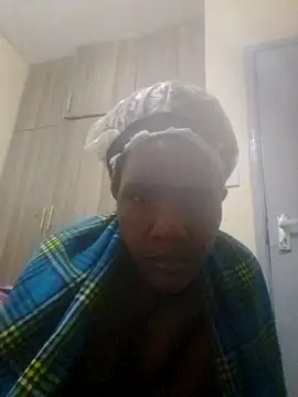 Snapshot of Creamymom4 chatting on June 16, 6:43 pm Creamymom4 online show from June 16, 6:43 pm