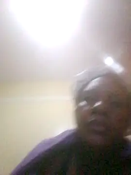 Snapshot of Creamymom4 chatting on June 17, 9:34 am Creamymom4 online show from June 17, 9:34 am