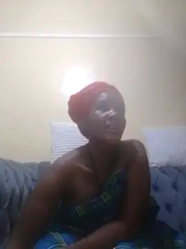 Snapshot of Creamymom4 chatting on June 19, 1:10 am Creamymom4 online show from June 19, 1:10 am