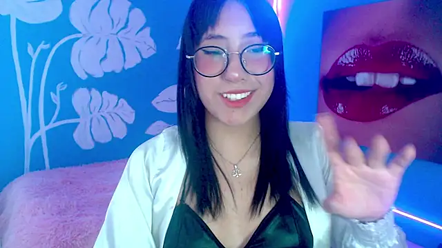 Snapshot of eli_doll chatting on June 25, 11:15 am eli doll online show from June 25, 11:15 am