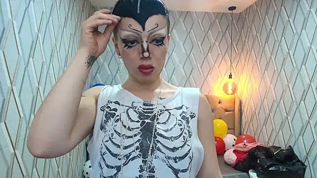 Snapshot of JeannMarie chatting on July 2, 3:23 am JeannMarie online show from July 2, 3:23 am