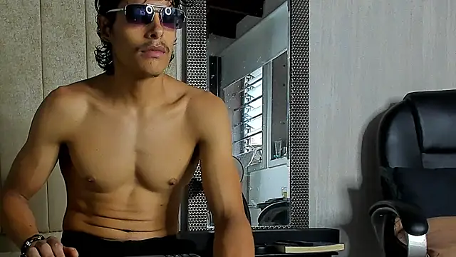 tommyhot7 online show from July 16, 11:00 pm