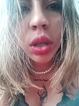 Snapshot of CleoDely chatting on July 2, 9:21 pm CleoDely online show from July 2, 9:21 pm