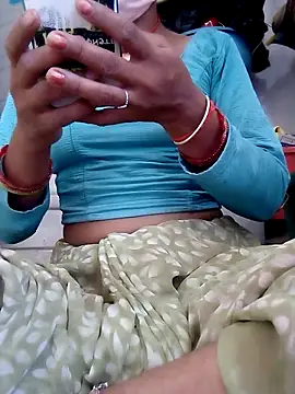 Snapshot of Aarti9080 chatting on June 18, 7:08 am Aarti9080 online show from June 18, 7:08 am