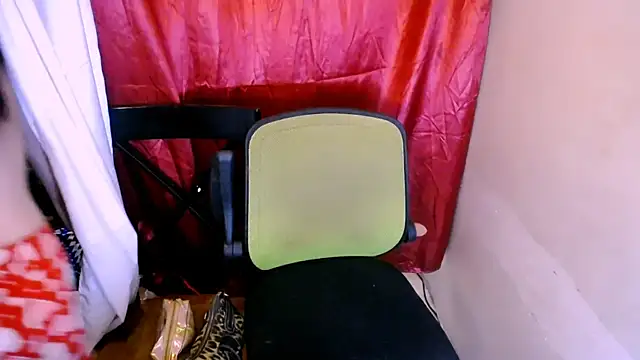 Snapshot of lovely_samina chatting on June 22, 6:05 pm lovely samina online show from June 22, 6:05 pm