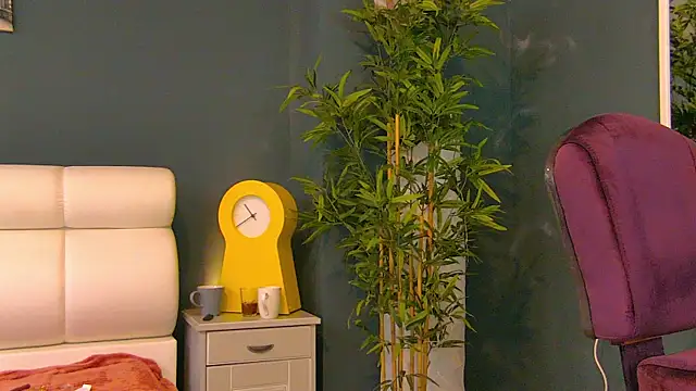 Snapshot of Tiny_Tease chatting on June 28, 8:15 pm Tiny Tease online show from June 28, 8:15 pm