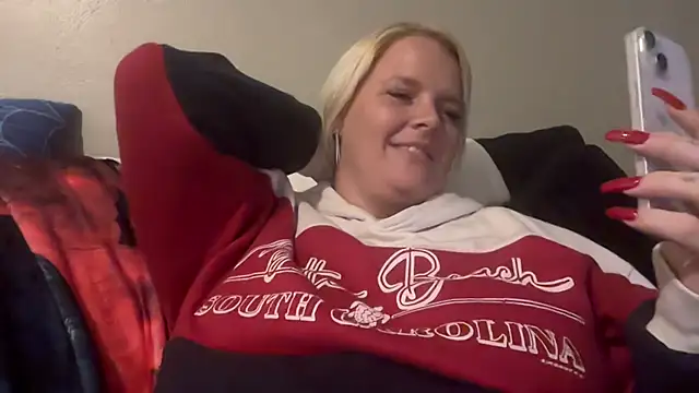 Snapshot of Girthdaddy9 chatting on July 19, 12:25 am Girthdaddy9 online show from July 19, 12:25 am
