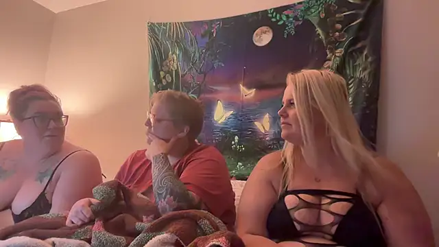 Snapshot of Girthdaddy9 chatting on July 22, 3:53 am Girthdaddy9 online show from July 22, 3:53 am